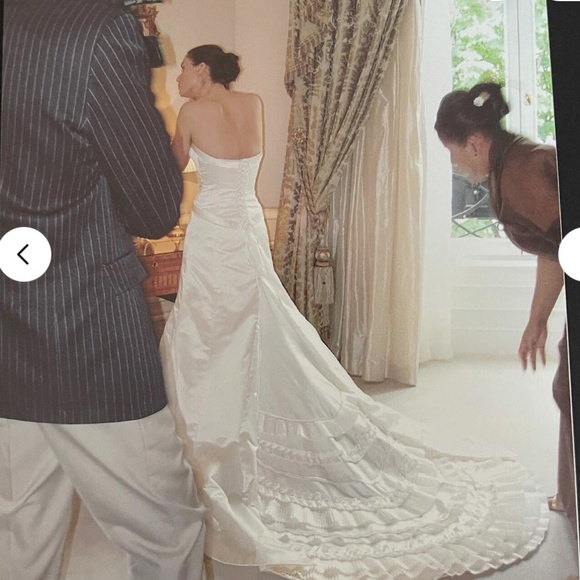 VERA WANG COUTURE DUCHESSE SATIN WEDDING DRESS - Picture 2 of 7